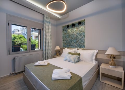 Bed, View (from property/room), View (from property/room), Photo of the whole room, Bedroom, City view, City view, Garden view, Garden view, towels
