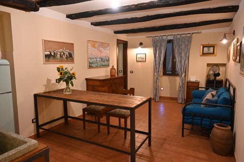 Seating area, Dining area