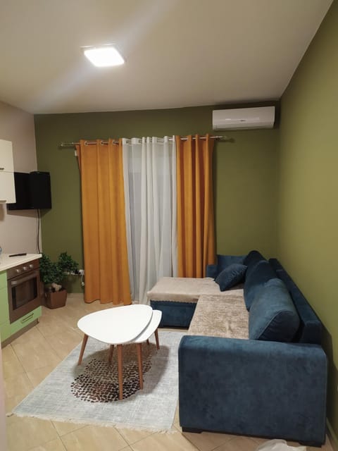 Communal lounge/ TV room, TV and multimedia, Living room, Seating area