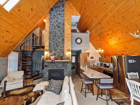 North Shore A-Frame Sauna, Firepit, 10 min Lutsen House in Minnesota