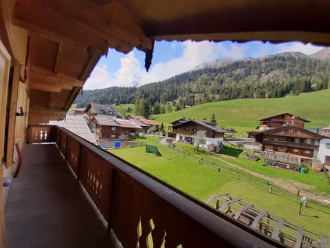 Balcony/Terrace, Mountain view