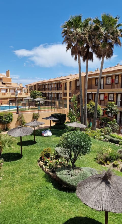 Property building, Garden, Garden view, Pool view, Swimming pool