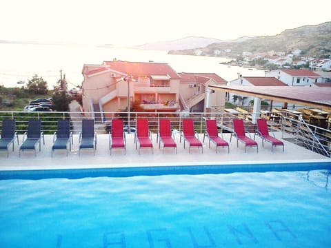 Kuća Pećine Bed and Breakfast in Zadar County