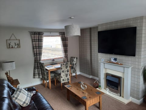 TV and multimedia, Living room, Seating area, flat iron