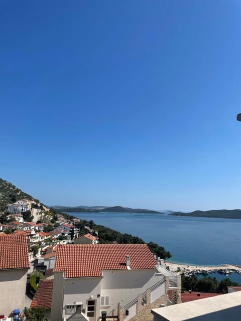Neighbourhood, Sea view