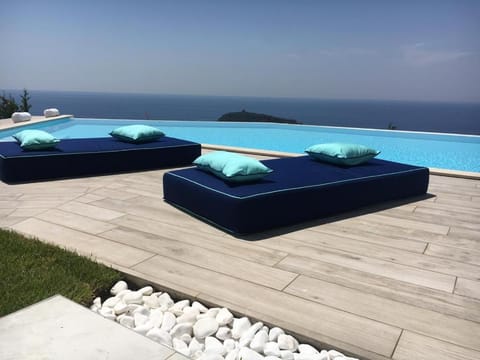 Natural landscape, Living room, Sea view, Swimming pool, sunbed