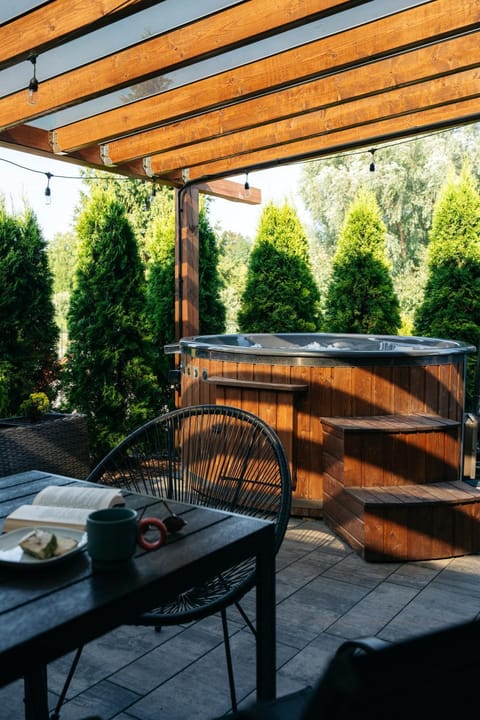 Patio, Garden, Hot Tub, Balcony/Terrace