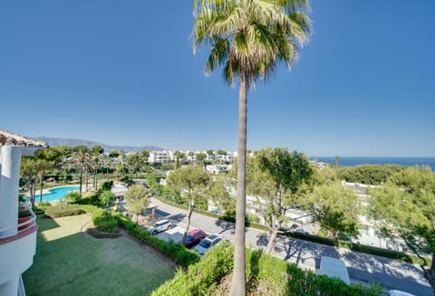 Mountain view, Pool view, Sea view