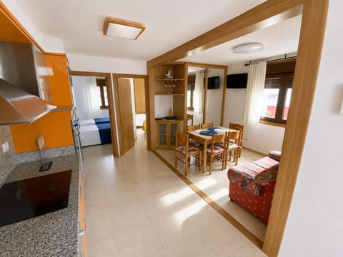 TV and multimedia, Kitchen or kitchenette, Living room