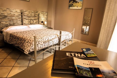 Shower, TV and multimedia, Bedroom