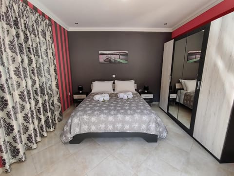 Bed, TV and multimedia, Bedroom, wardrobe, air conditioner