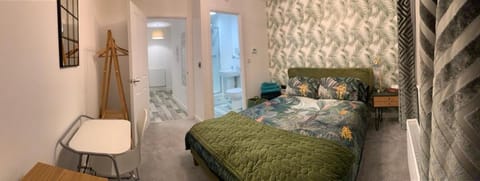 Peterborough City Center Near Healthcare Center One Bed apartment With Free Private Parking Contractors Locum Staff welcome Apartment hotel in Huntingdonshire District