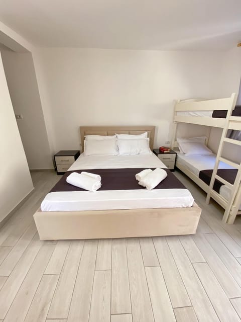 Bed, Photo of the whole room, Bedroom, bunk bed, towels