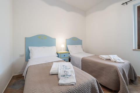 Bed, Photo of the whole room, Bedroom, Inner courtyard view, furniture, furniture, heating, towels, wardrobe, air conditioner