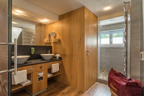 Shower, Bathroom, towels