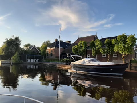 Property building, Natural landscape, Garden, Lake view, River view