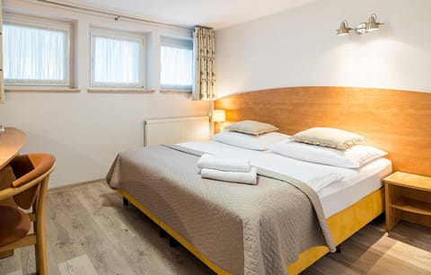 Bed, TV and multimedia, Coffee/tea facilities, Photo of the whole room, furniture, heating, internet, towels