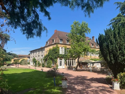 Property building, Natural landscape, Garden