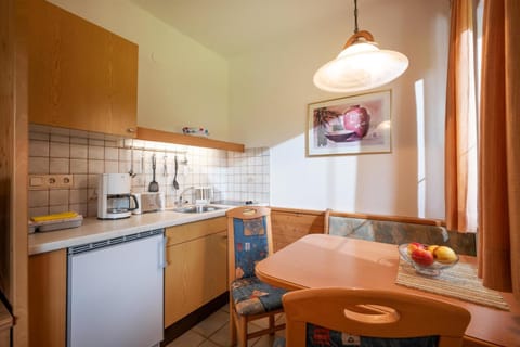 Coffee/tea facilities, Kitchen or kitchenette, Dining area