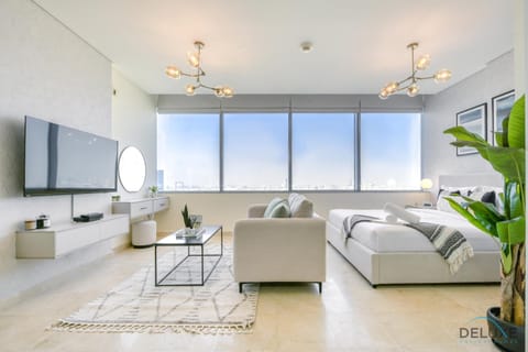 Property building, TV and multimedia, Living room, Seating area, Swimming pool, towels