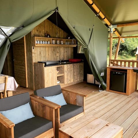 Kitchen or kitchenette, Seating area