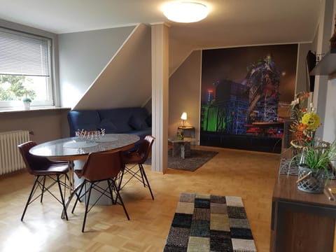 TV and multimedia, Living room, Seating area, Dining area, Garden view