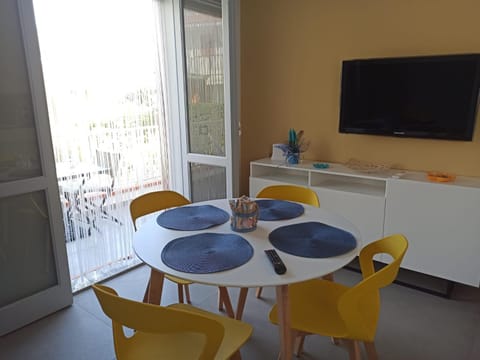 TV and multimedia, Living room, Dining area