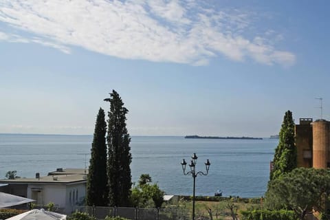 Fasano home with terrace and Lake view Apartment in Gardone Riviera