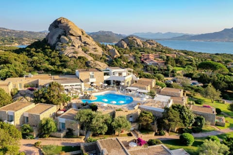 Property building, Nearby landmark, Day, Natural landscape, Bird's eye view, City view, Mountain view, Pool view, Sea view, Swimming pool