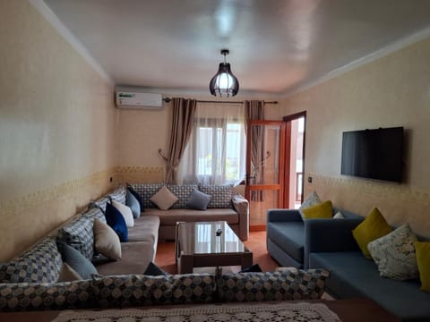 Communal lounge/ TV room, air conditioner