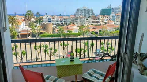 Balcony/Terrace, Street view