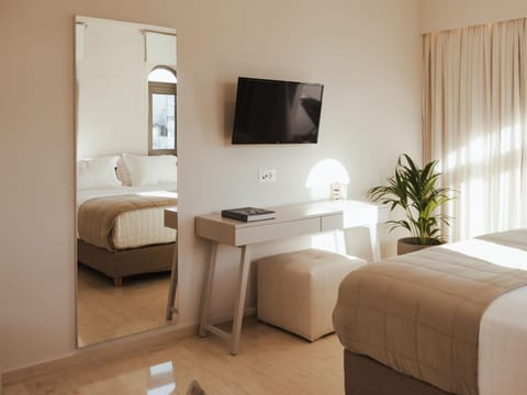 Bed, Summer, TV and multimedia, Decorative detail, Bedroom, Sea view, furniture, internet