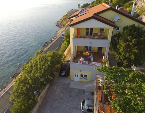 Bird's eye view, group of guests