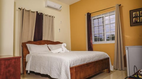 Bed, Photo of the whole room, Bedroom, air conditioner