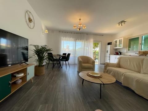 2 pièces en RDJardin avec 2 grands Terrasses Apartment in Antibes