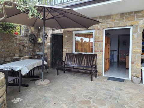 Patio, Facade/entrance