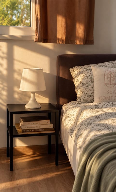 Bed, Bedroom, Garden view