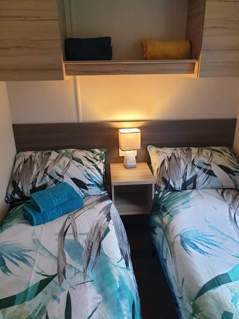 Coral Cabin Cabin in England