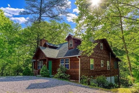 Laurel Cottage, 560 FREE tickets each paid day, Hot Tub, Pool Table! House in Sevier County