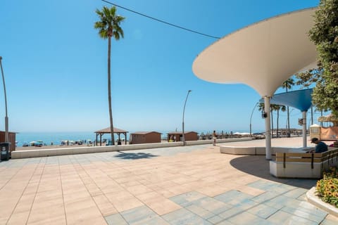 Neighbourhood, Beach