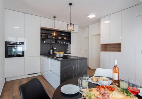 Coffee/tea facilities, Kitchen or kitchenette, Dining area, pet friendly, stove
