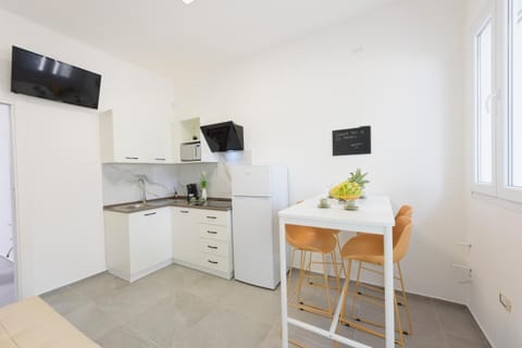 Kitchen or kitchenette, Living room, stove