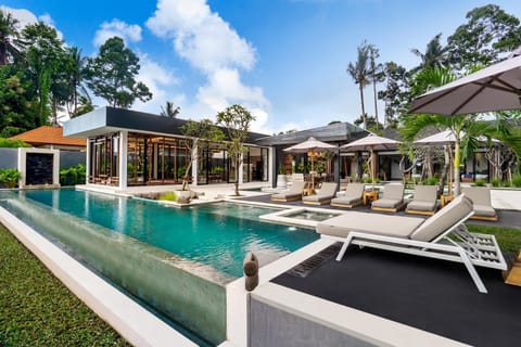 Property building, Pool view, Swimming pool, sunbed