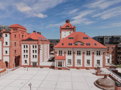 Property building, Day, Landmark view, Location