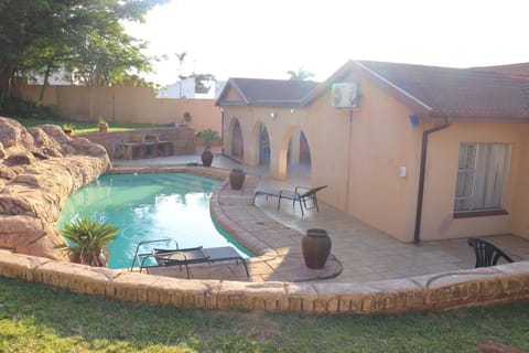 Property building, Garden, Pool view, Swimming pool, Swimming pool, sunbed
