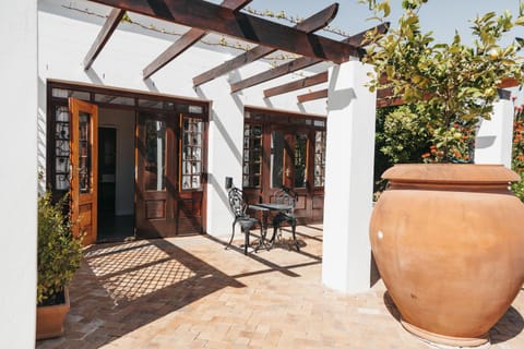Patio, Facade/entrance