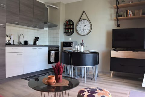 Coffee/tea facilities, Kitchen or kitchenette