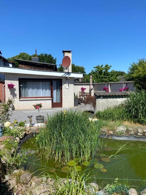 Property building, Garden, Balcony/Terrace, Garden view