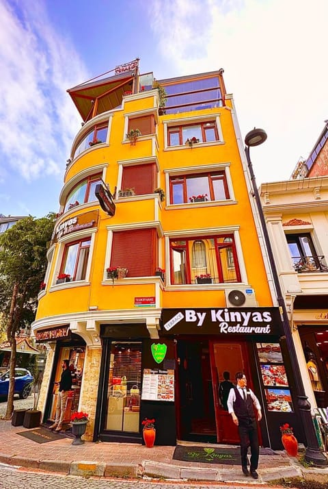 Property building, Location