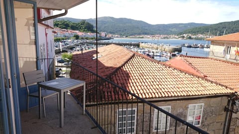 Balcony/Terrace, City view, Landmark view, Mountain view, Sea view